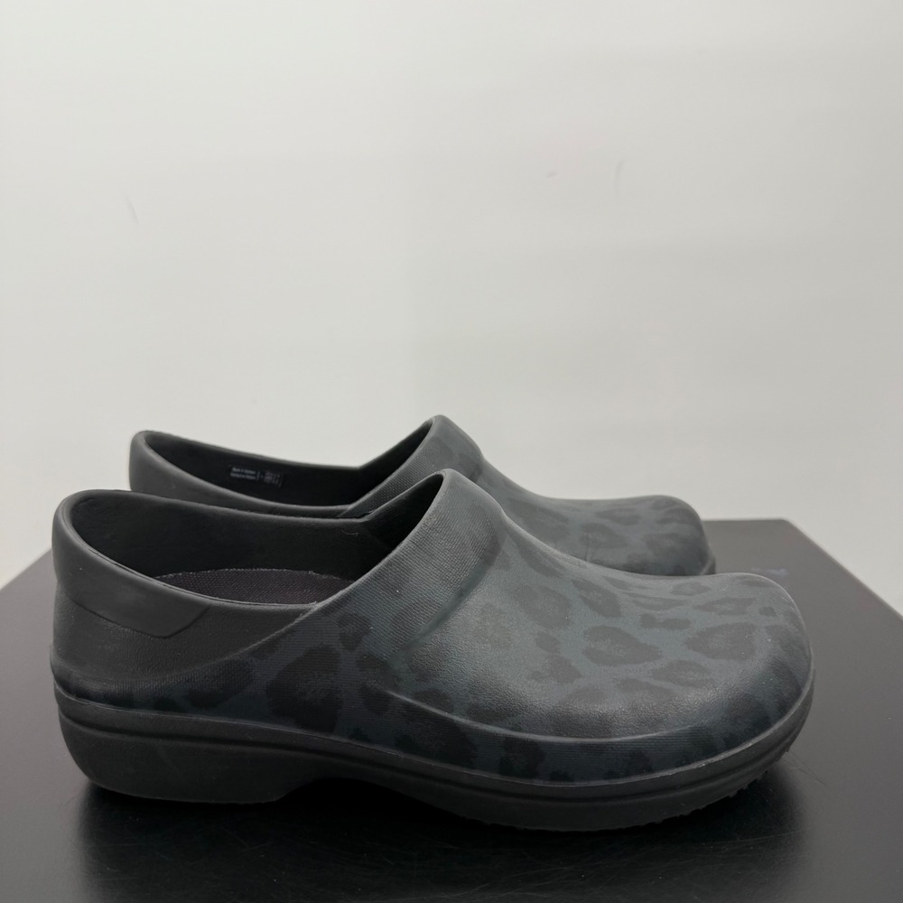 Crocs Neria Pro II Clog Women Size 9 Black Leopard Good Slip Resistant Work Shoe - Picture 2 of 15